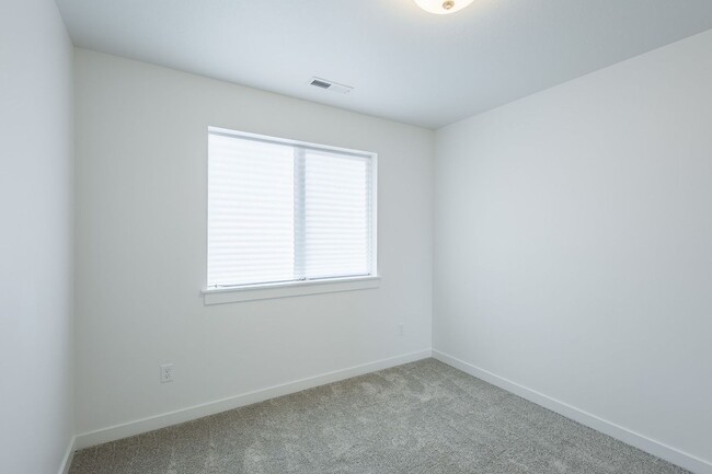 Building Photo - Brand New 3 bed 2.5 bath with flex room No...
