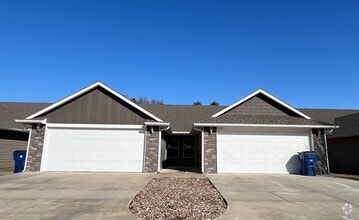 Building Photo - 5326 Hillside133