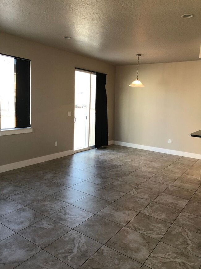Building Photo - 3216 W Prairie Grass Dr