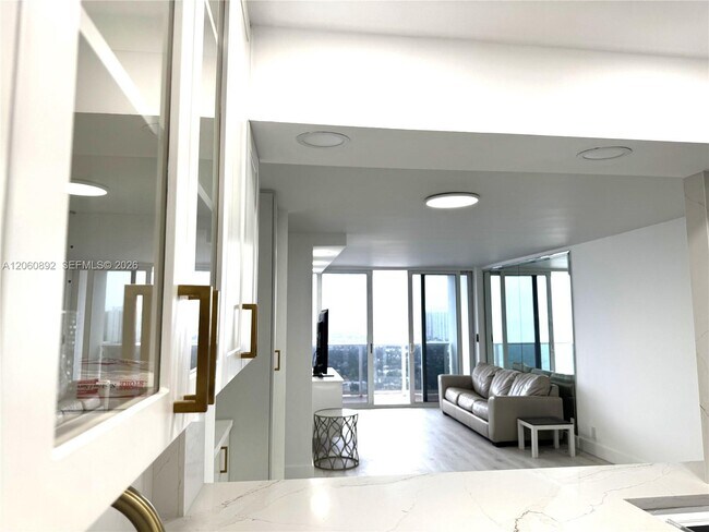 Building Photo - 3140 S Ocean Dr