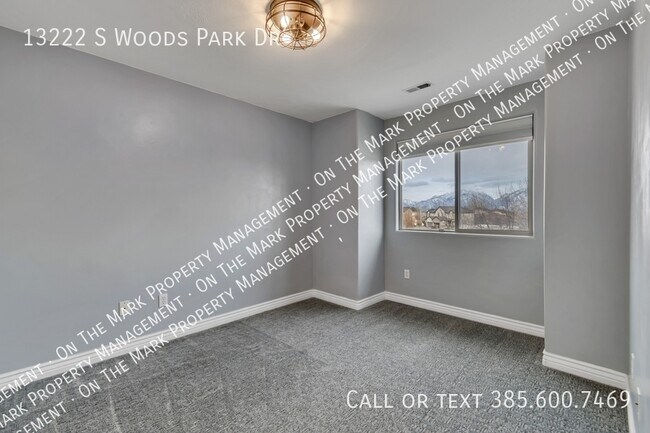 Building Photo - 13222 S Woods Park Dr