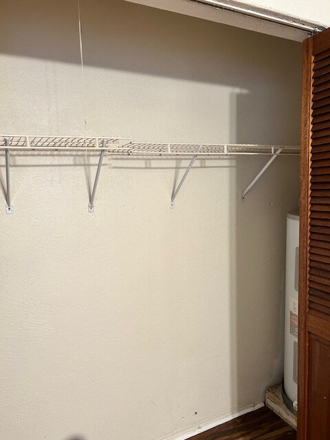 Building Photo - 1/2  Duplex - Large two bedroom with W/D hook up, Seminole FL