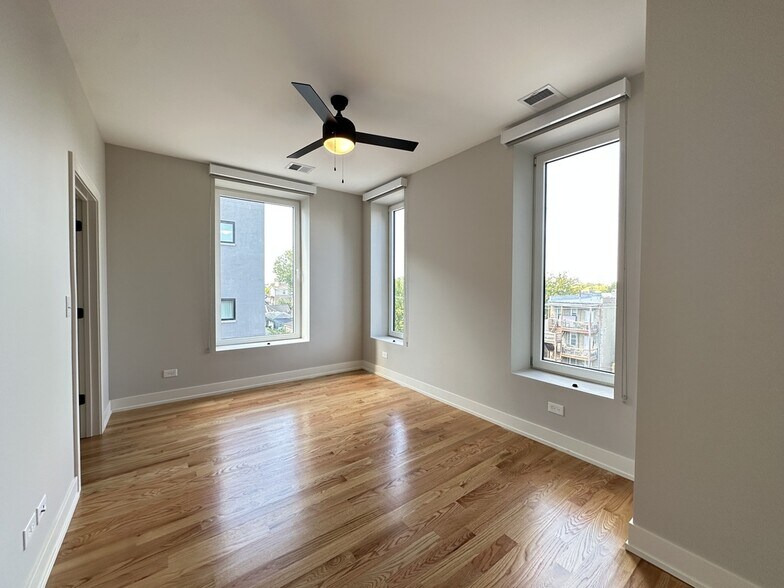 Building Photo - 2100 W 18th Pl