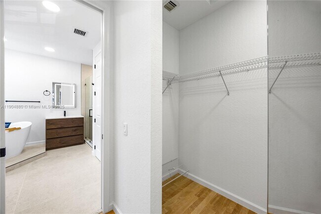 Building Photo - 2790 Center Ct Dr