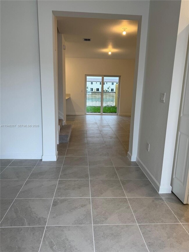 Building Photo - 2724 SE 26th Ave