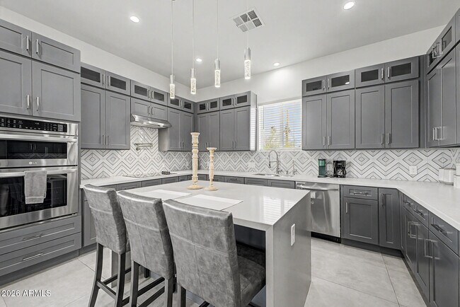 Building Photo - 1344 E Polk St