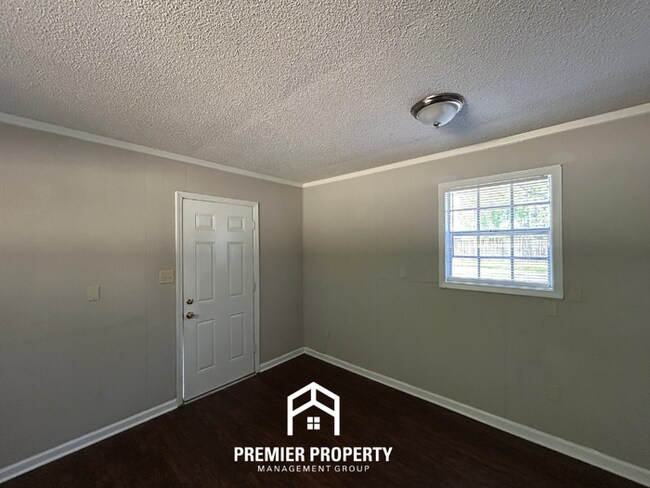 Building Photo - Spacious 4BR/2BA Southaven Home | Hardwood Floors, Fireplace & Fenced Yard with Shed