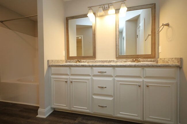 Building Photo - 3217 Kelsee Cir