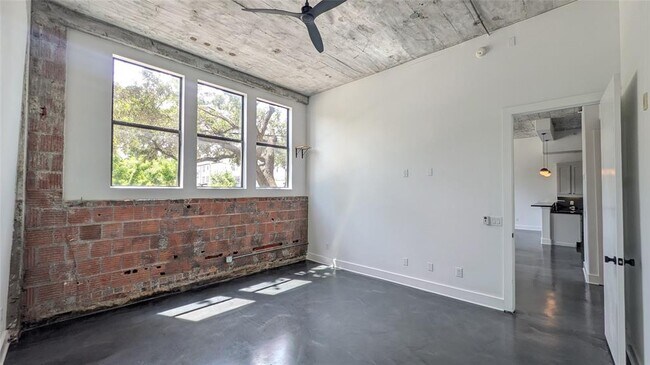 Building Photo - 2323 Polk St