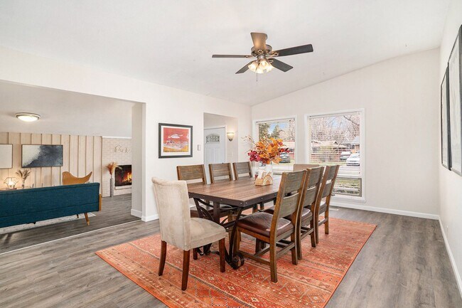 Building Photo - 3 Bed ranch minutes from CSU and pet and s...