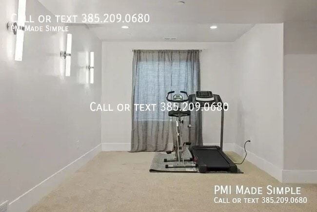 Building Photo - 1876 W Oakwood Cir