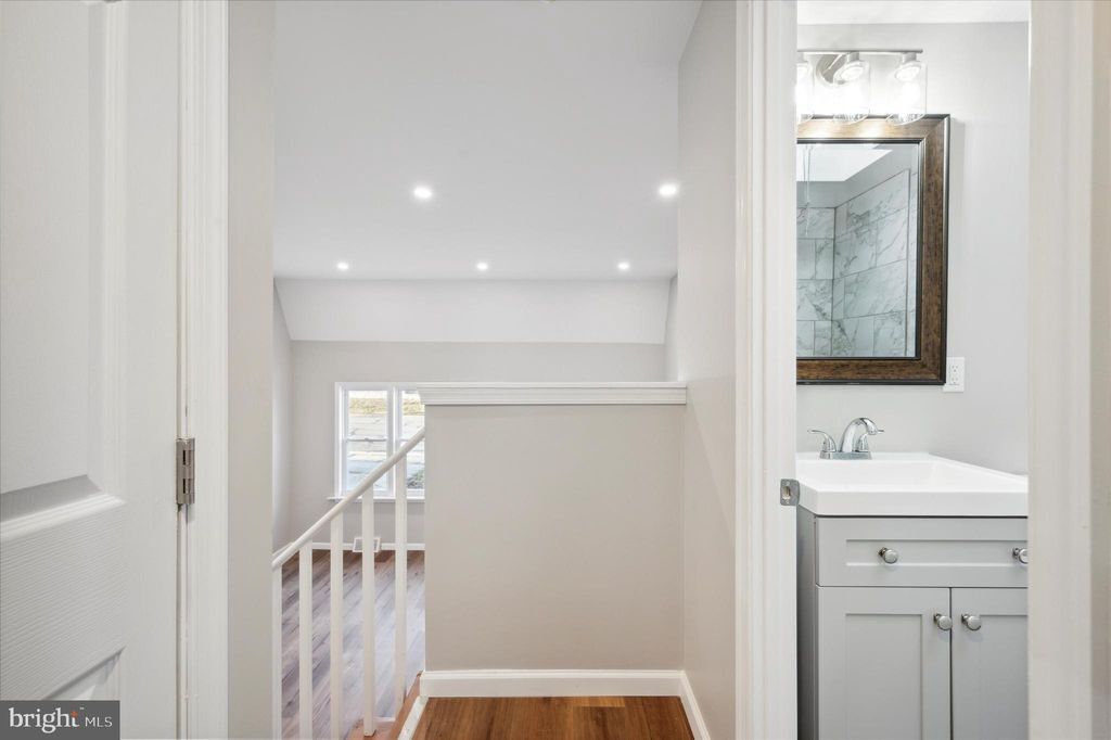 Building Photo - 137 E Laughead Ave