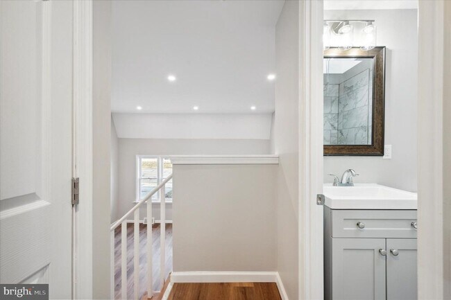 Building Photo - 137 E Laughead Ave