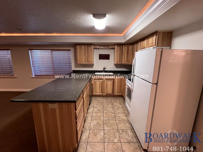 Building Photo - SPECTACULAR 5 Bed home in South Jordan!