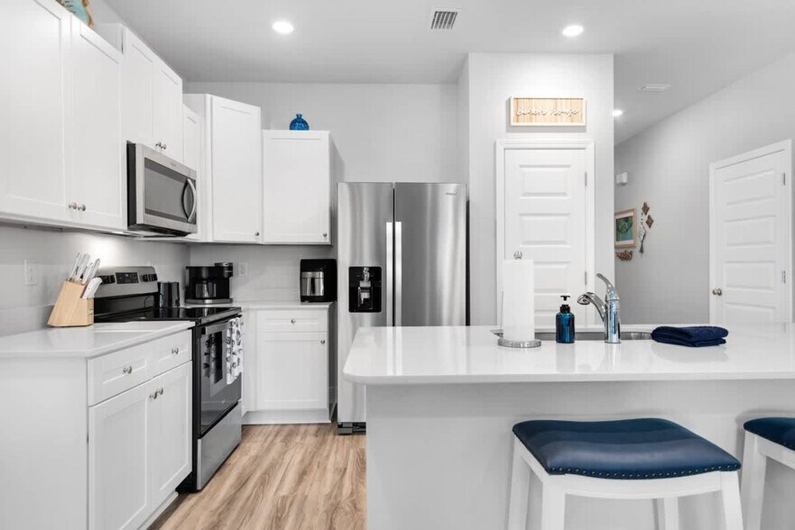 Building Photo - 5705 Stellarjay St