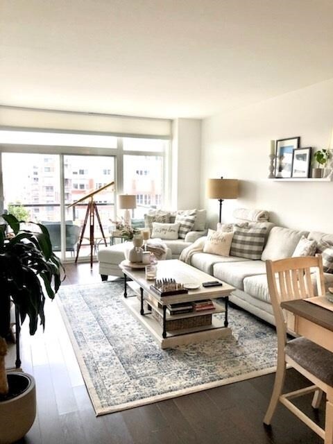 Building Photo - 1100 Maxwell Ln