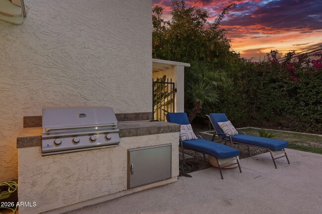 Building Photo - 7352 E Valley Vista Dr