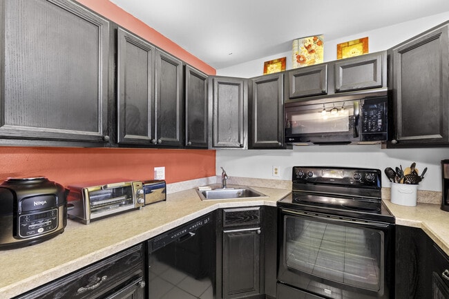 Building Photo - 1004 Green Pine Blvd