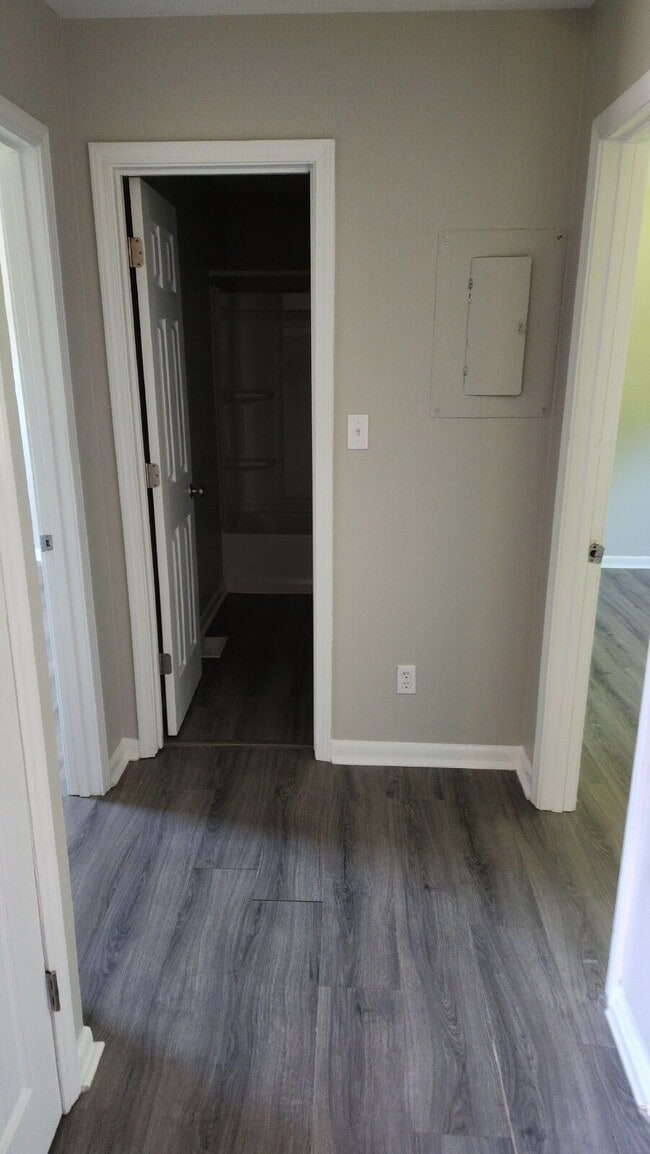 Building Photo - 303a Alice Dr