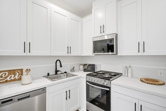 Building Photo - 3042-3044 J St