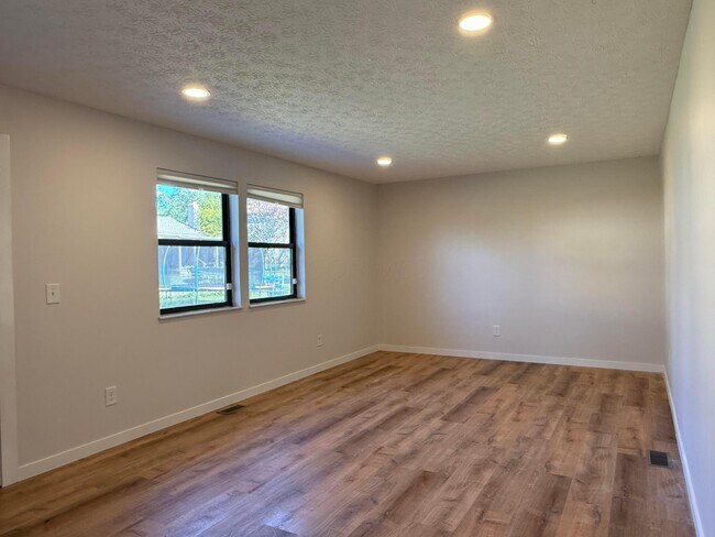 Building Photo - 6378 Cherroy Dr