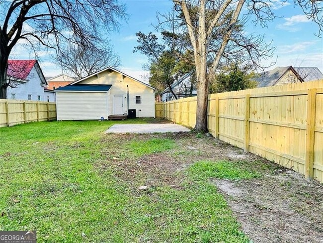 Building Photo - 1834 Walker St