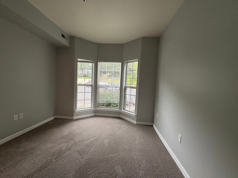 Building Photo - 669 Waterville St