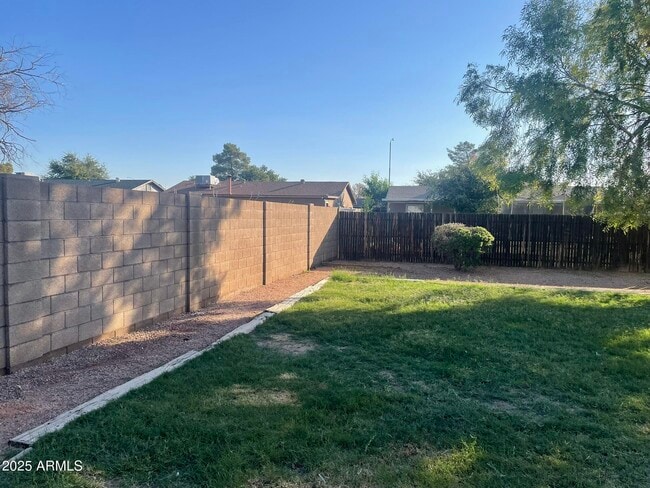 Building Photo - 1715 S Windsor