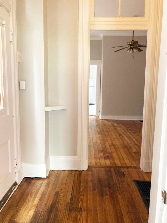 Building Photo - 3221 Bishop St