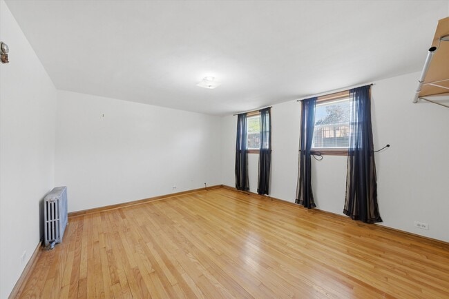 Building Photo - 7058 S Fairfield Ave