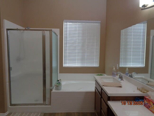 Building Photo - Immaculate One Story Home Offering 1989 sq...