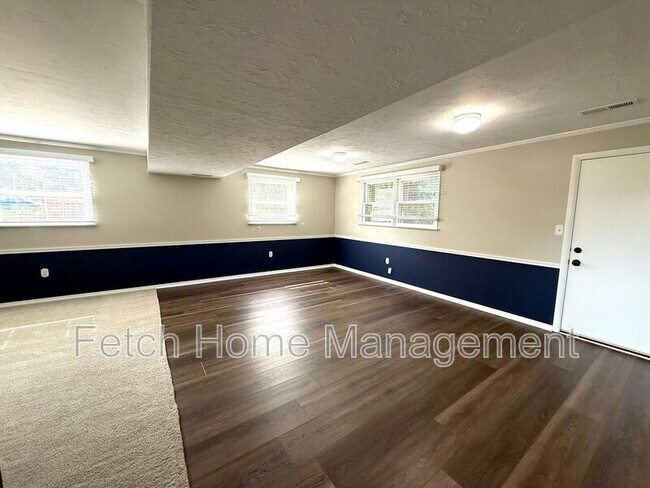 Building Photo - 417 Surrey Dr