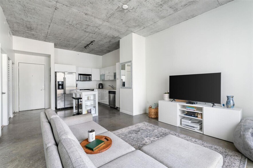 Building Photo - 133 NE 2nd Ave