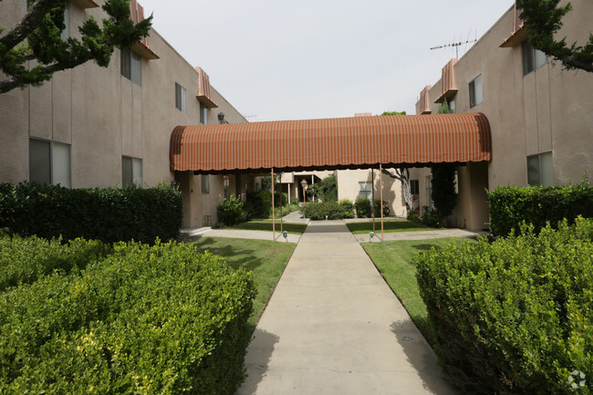 Building Photo - Amber Court Apartments