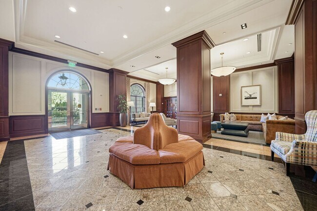 Building Photo - Penthouse Living in Midtown!