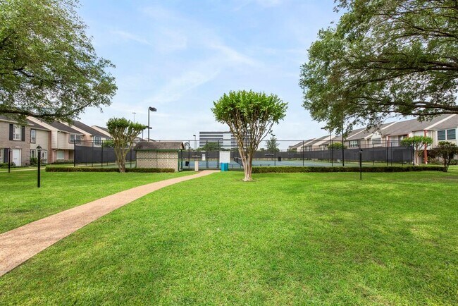 Building Photo - 10328 Briar Forest Dr