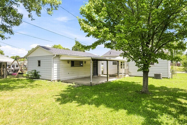 Building Photo - Nice 2 Bedroom and 1 Bath Home in Springfield!