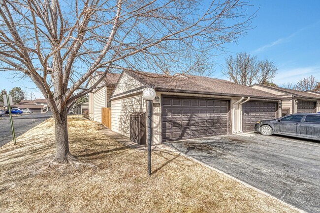 Building Photo - Bright & Updated 3-Bedroom Townhome in Desirable Cherry Creek School District