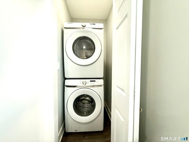 Building Photo - 7 Burritt Ave