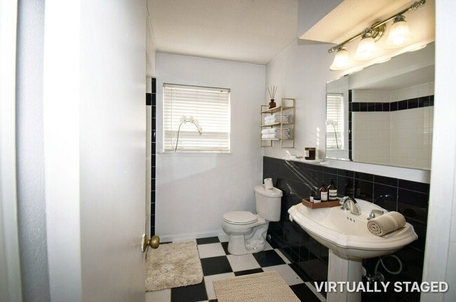 Building Photo - 1806 Cedarwood Ct