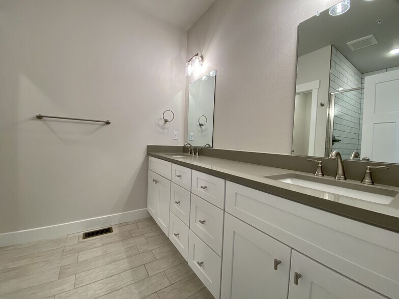 Building Photo - 2402 49th Ave Ct