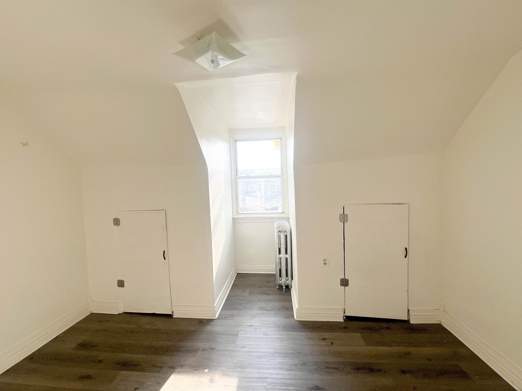 Building Photo - 117 1/2 N Penn St