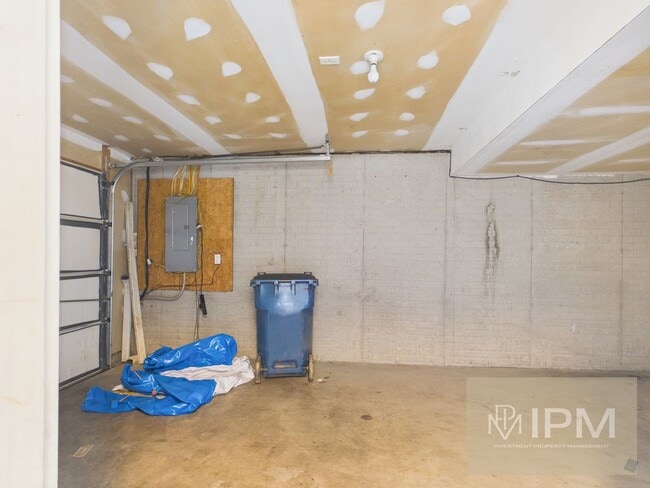 Building Photo - 379 Mesa Ln