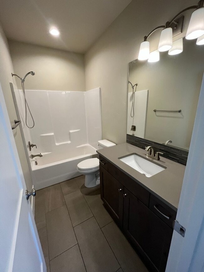 Building Photo - Single Level Home in Unique Bend Neighborhood