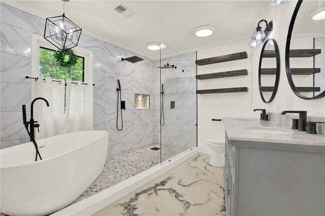 Building Photo - 3270 Brookview Dr