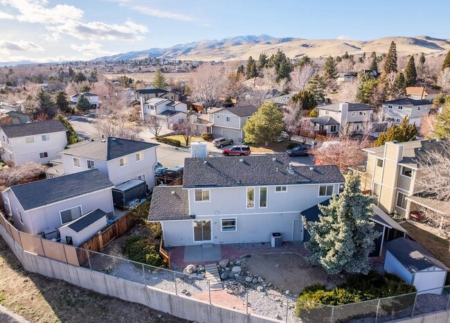 Building Photo - 3 Bed/2.5 Bath House w/ Yard Close to UNR