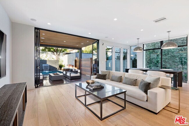 Building Photo - 8925 Dorrington Ave