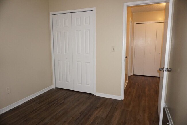 Building Photo - 3/2.5 Townhome on Westside