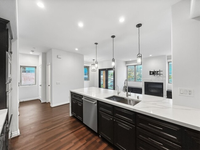 Building Photo - Beautiful 3BD/3.5BA W/ A/C and 2-Car Attached Garage in Hillcrest!