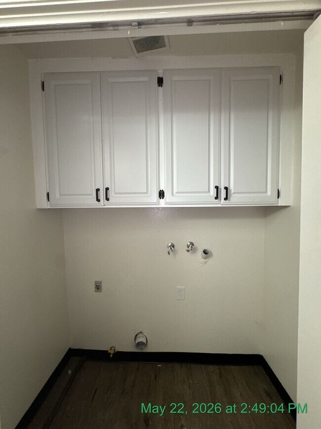 Building Photo - 1566